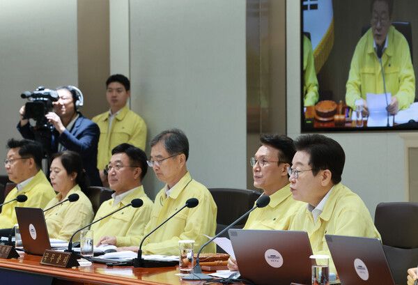 이재명&nbsp;대통령이 18일 서울 용산 대통령실 청사에서 열린 을지 국무회의를 주재하고 있다. [사진=연합뉴스]