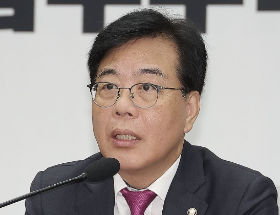 송언석 국민의힘 비상대책위원장이 19일 원내대책회의에서 발언을 하고 있다.