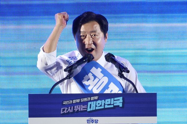 더불어민주당&nbsp;황명선&nbsp;최고위원 후보가 2일 고양 킨텍스에서 열린 전국당원대회에서 정견발표를 하고 있다. [사진=연합뉴스]