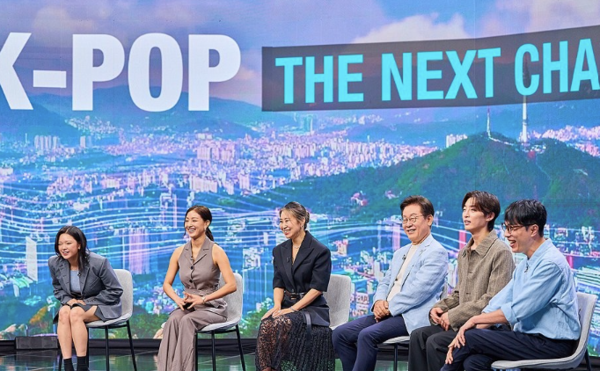 이재명 대통령은 20일 케데헌 감독 메기강, 트와이스 K팝 스타 등 문화예술계 인사들과 만나 