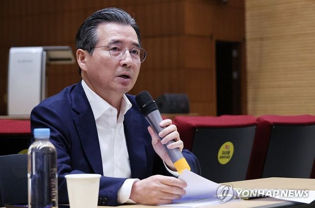 김용범 대통령실 정책실장은 20일 기자간담회를 열고 '노란봉투법에 대한 경제계 우려에 대해 