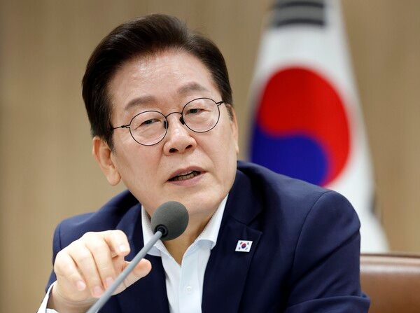 이재명&nbsp;대통령이 22일 용산 대통령실에서 열린 제1회 국가과학기술자문회의 전원회의에서 발언하고 있다. [사진=연합뉴스, 대통령실통신사진기자단]