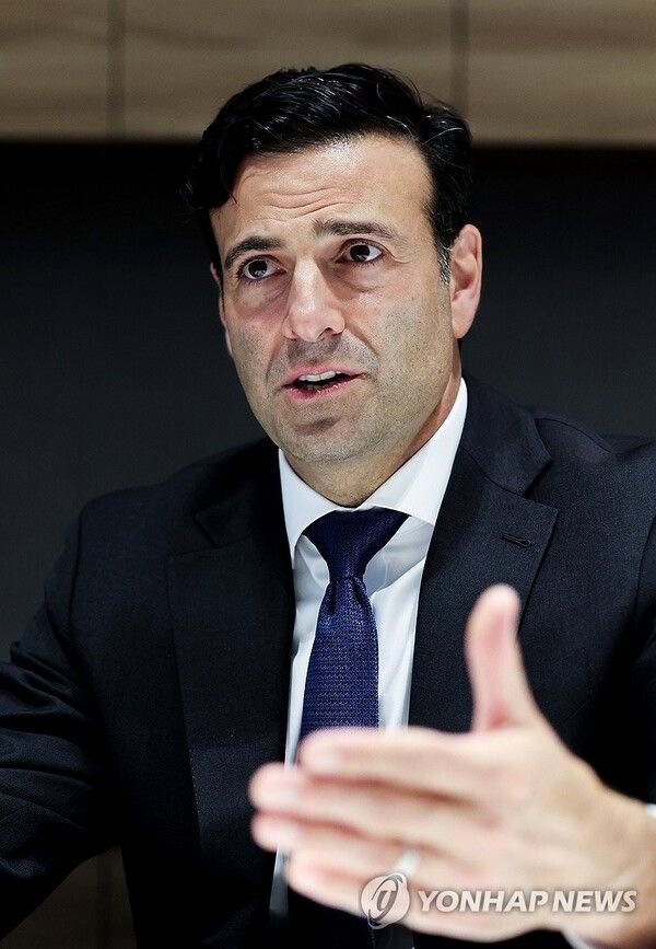 [사진=대표적 달러 스테이블코인 USDC 발행사인&nbsp;서클의 히스 타버트 사장이 21일 서울 포포인츠 바이 쉐라톤 강남에서 연합뉴스와 인터뷰를 하고 있다.&nbsp; (연합뉴스 제공)]