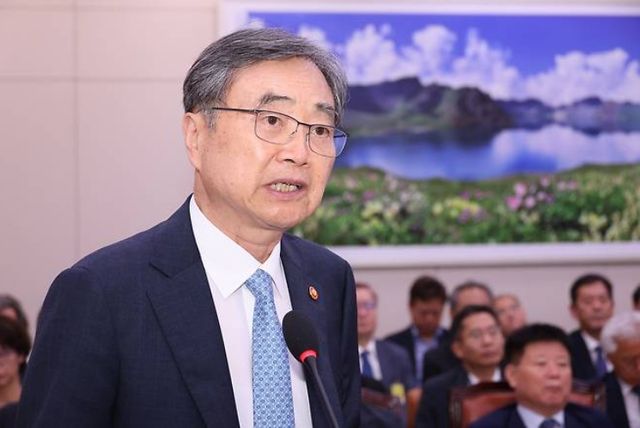 조현 외교부장관이 한일정상회담 공식 수행을 건너뛰고 21일 오후 갑자기 미국으로 출국했다. 사진은 지난 18일 조현 외교부 장관이 국회 외교통일위원회 전체회의에 참석해 발언하고 있다.&nbsp;[사진=연합뉴스]