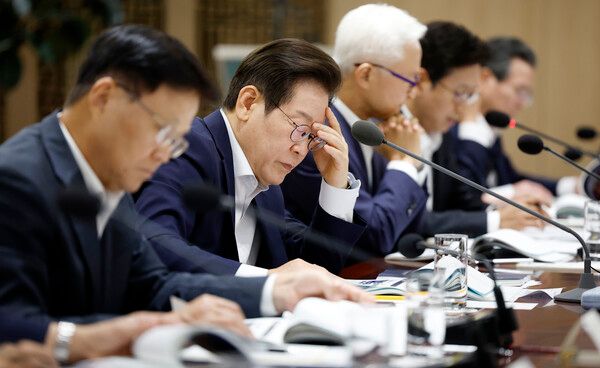 &nbsp;이재명&nbsp;대통령이 22일 용산 대통령실에서 제1회 국가과학기술자문회의 전원회의를 하고 있다. [사진=연합뉴스, 대통령실통신사진기자단]