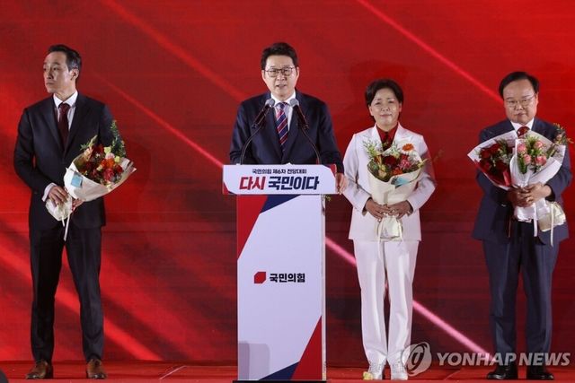 국민의힘 최고위원에 당선된 신동욱, 김민수, 양향자, 김재원 후보. 수석최고위원으로 선출된 신동욱 의원이 인사말을 하고 있다. [사진=연합뉴스]
