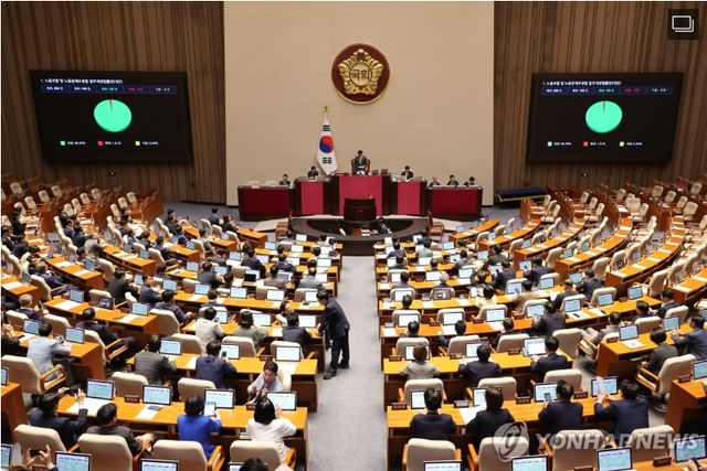 노란봉투법(노동조합법 2,3조 개정안)이 24일 민주당 주도로 국회 본회의를 통과했다. [사진=연합뉴스]