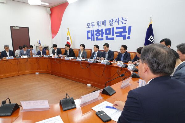 전현희 총괄위원장이 25일 서울 여의도 국회에서 열린 특위 전체회의에 참석해 발언하고 있다. [사진=연합뉴스]