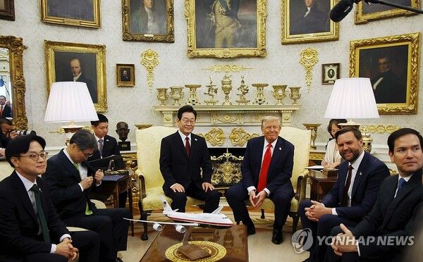 이재명 대통령이 트럼프 미국 대통령과의 한미 정상회담을 성공적으로 마쳤다 [사진=연합뉴스]