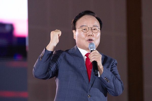 김재원 국민의힘 최고위원은 27일 라디오에 출연해 김문수 당대표 후보가 극우유튜버 전한길 씨와 한동훈 전 대표 중 내년 재보궐 선거에서 한 전 대표를 공천하겠다고 한 발언이 전당대회 패인의 결정적 요인이라고 분석했다. [사진=연합뉴스]