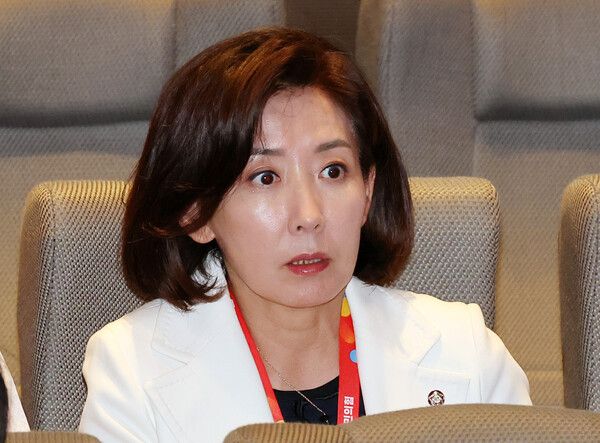 &nbsp;국민의힘&nbsp;나경원&nbsp;의원이 28일 인천국제공항공사 항공교육원에서 열린 2025 국민의힘 국회의원 연찬회에 참석해 있다. [사진=연합뉴스]