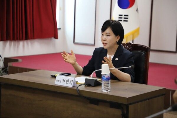 전현희 민주당 수석최고위원이 7월 31일 3대특검 종합특위에서 서울 구치소를 방문해 총괄위원장으로 발언하고 있다. [사진=전현희 의원실]