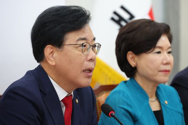 국민의힘&nbsp;송언석 비상대책위원장 겸 원내대표가 4일 서울 여의도 국회에서 열린 비상대책위원회에서 발언하고 있다. [사진=연합뉴스]