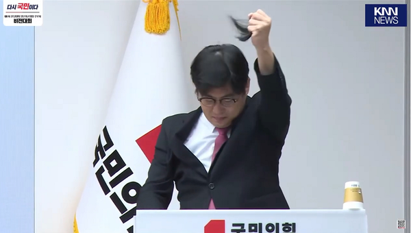 국민의힘 최고위원 예비경선 자격 심사에서 탈락했던 황시혁 후보는 이의신청을 거쳐 4일 자격을 회복하고 별도의 비전 발표를 했다.&nbsp;이의신청이 받아들여진 황 후보는 