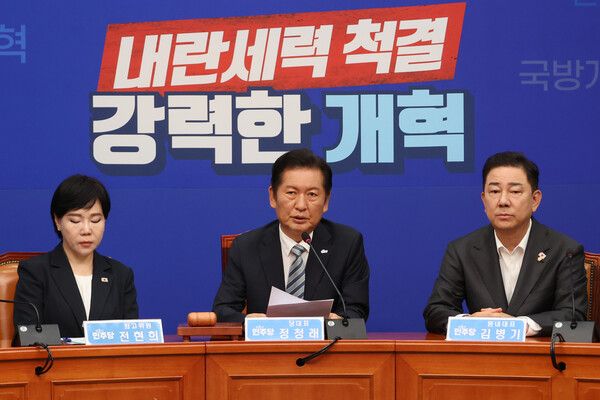 더불어민주당 정청래 신임 대표가 4일 서울 여의도 국회에서 열린 최고위원회의에서 발언하고 있다. [사진=연합뉴스]