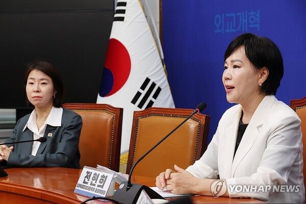 전현희 민주당 3대특검 종합대응 총괄위원장이 31일 기자회견을 열고 '내란특별재판부 설치'를 골차로 한 '내란특별법'을 정기국회에 상정하겠다고 밝혔다. [사진=연합뉴스]