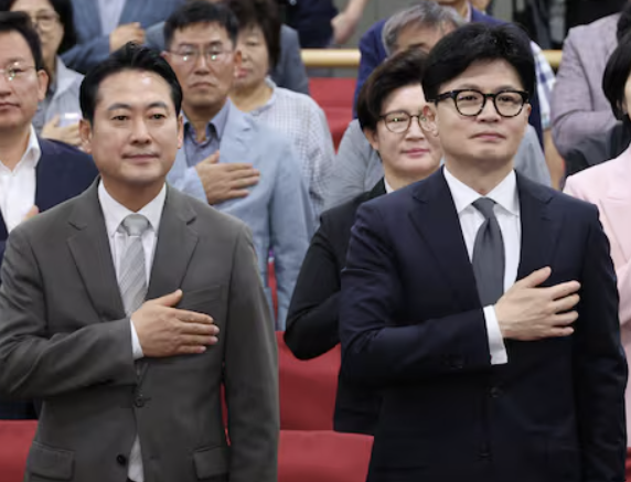 장동혁 국민의힘 당대표와 한동훈 전 대표가 같이 있는 자료사진. [사진=연합뉴스[