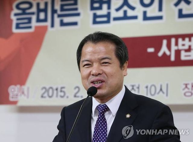 위철환 중앙선거관리위원 후보자. 사진은 지난 2015년 2월4일 당시 위철환 대한변호사협회장이 국회 의원회관에서 새누리당 김학용 의원·대한변호사협회 공동 주최로 열린 '올바른 법조인 선발·양성 제도개선을 위한 토론회에서 축사하고 있다. 2015.2.4&nbsp; [사진=연합뉴스]