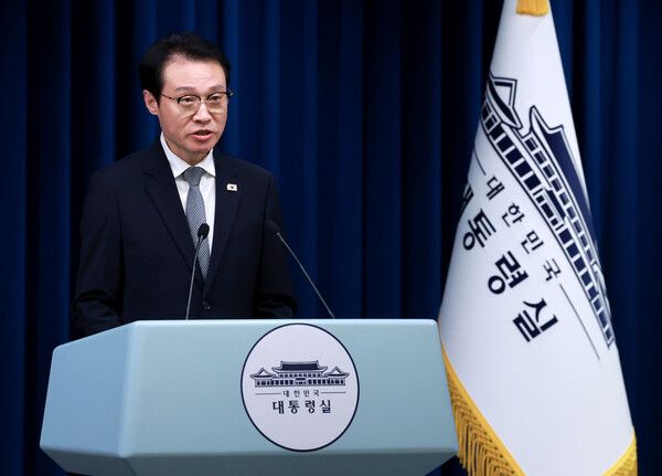 이규연&nbsp;대통령실 홍보소통수석이 3일 서울 용산 대통령실 청사에서 이재명 정부 출범 100일 기자회견과 관련해 브리핑을 하고 있다. [사진=연합뉴스]