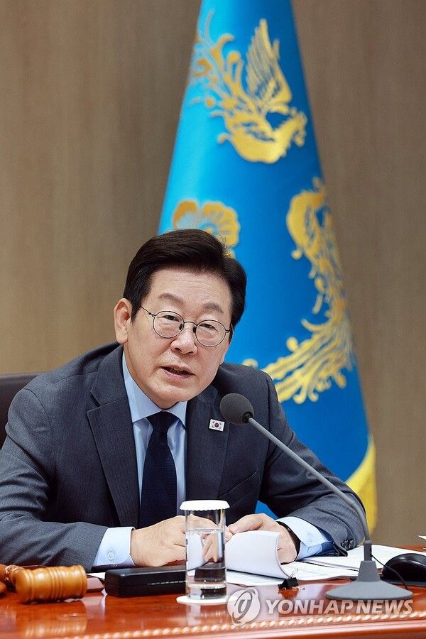 [사진=이재명&nbsp;대통령이 9일 서울 용산 대통령실에서 열린&nbsp;국무회의에서 발언하고 있다. [대통령실통신사진기자단](연합뉴스 제공)]