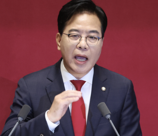 송언석 국민의힘 원내대표가 10일 국회 본회의서 교섭단체 대표 연설을 하고 있다. [사진=연합뉴스]