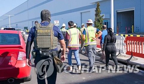 미국 이민 단속 당국 조지아주 공장 건설현장 단속 모습 공개 [사진=연합뉴스]