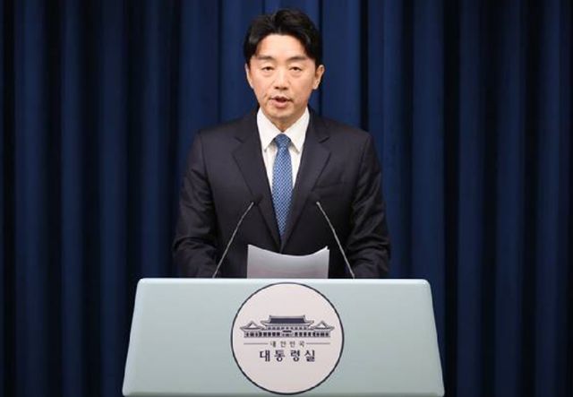 강훈식 대통령 비서실장이 9일 인사수석실 신설을 비롯해 부총리급, 장관급 인사를 발표했다. [사진=연합뉴스]