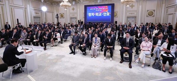 이재명&nbsp;대통령이 11일 청와대 영빈관에서 취임 100일 기자회견을 하고 있다. [사진=연합뉴스]