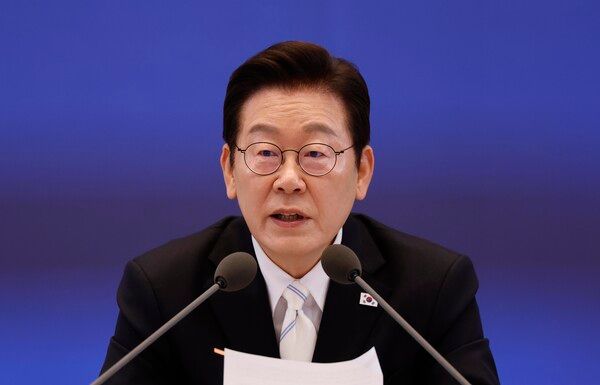 &nbsp;이재명&nbsp;대통령이 11일 청와대 영빈관에서 열린 취임 100일 기자회견 '회복을 위한 100일, 미래를 위한 성장'에서 발언하고 있다. [사진=연합뉴스, 대통령실통신사진기자단]