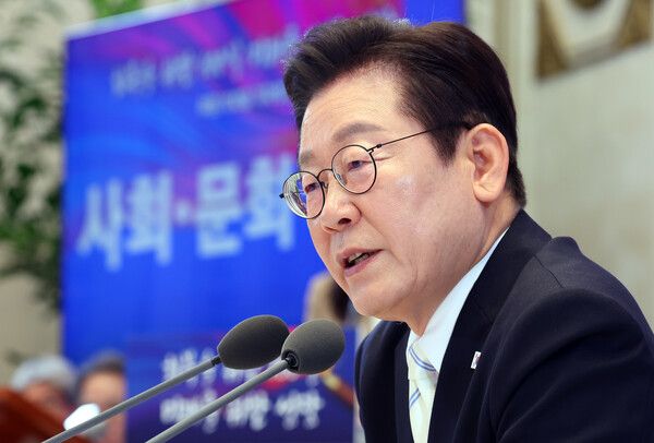이재명&nbsp;대통령이 11일 청와대 영빈관에서 열린 취임 100일 기자회견 '회복을 위한 100일, 미래를 위한 성장'에서 발언하고 있다. [사진=연합뉴스]