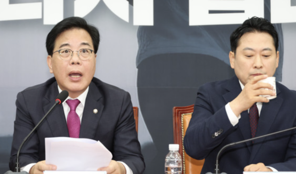 송언석 국민의힘 원내대표가 11일 서울 여의도 국회 최고위원회에서 3대 특검법 수정안 합의를 파기한 민주당을 규탄하고 있다. [사진=연합뉴스]