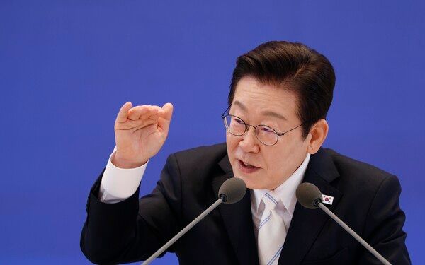 이재명&nbsp;대통령이 11일 청와대 영빈관에서 열린&nbsp;취임&nbsp;100일 기자회견 '회복을 위한 100일, 미래를 위한 성장'에서 발언하고 있다. [사진=연합뉴스, 대통령실통신사진기자단]