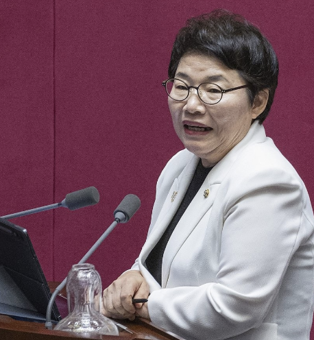 임이자 국민의힘 의원이 김민석 총리를 대상으로 대정부 질의를 하고 있다. [사진=연합뉴스]