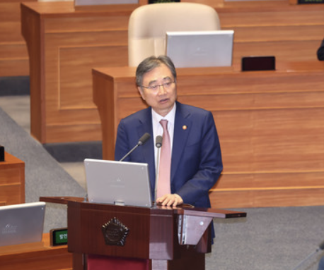 조현 외교부장관이 16일 국회 외교통일안보 분야 대정부질문에서 발언하고 있다. [사진=연합뉴스]