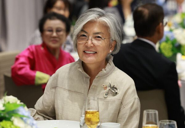 주미대사로 내정된&nbsp;강경화&nbsp;전 외교부 장관이 24일(현지시간) 미국 워싱턴DC의 한 호텔에서 열린 동포 만찬 간담회에 참석해 있다. [사진=연합뉴스]