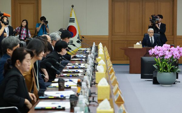 천대엽 법원행정처장이 12일 서울 서초구 대법원에서 열린 전국법원장회의&nbsp;임시회의를 주재하고 있다. [사진=연합뉴스]