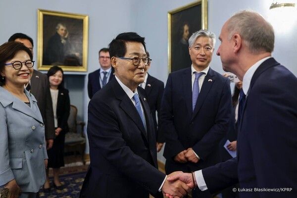 박지원 의원이 폴란드 특사로 폴란드에 방문했다. [사진=박지원 의원실 제공]