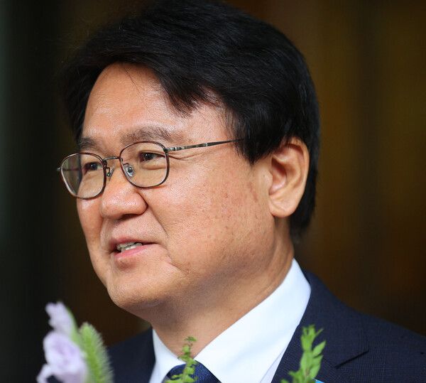 황운하 조국혁신당 의원은 19일 라디오에 출연해 조희대 대법원장과 한덕수 전 국무총리의 회동에 대해 