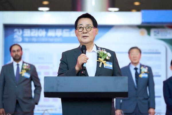 박지원 의원이 코리아 씨푸드쇼 행사에 참여하고 있다. [사진=박지원 의원실 제공]