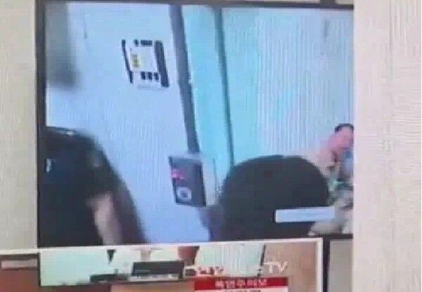 '윤석열 전 대통령 구치소 영상'이라며 온라인 상에 유포된 영상. [사진=온라인 커뮤니티 갈무리]