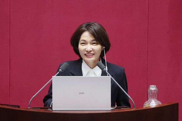 (사진 = 더불어민주당 서미화_의원 본회의 모습 / 서미화의원 사무실 제공)