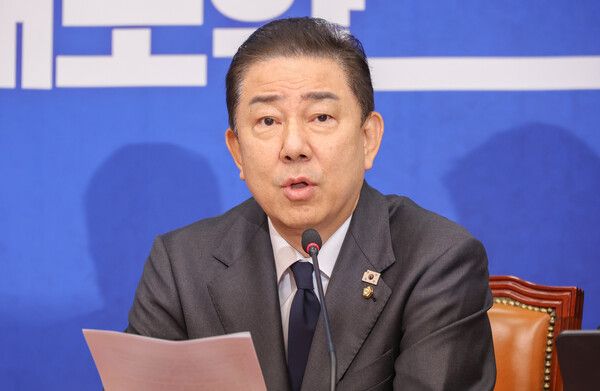 더불어민주당&nbsp;김병기&nbsp;원내대표가 19일 국회에서 열린 최고위원회의에서 발언하고 있다. [사진=연합뉴스]