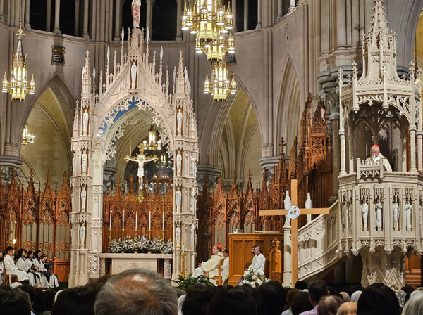 미동북부 한인 가톨릭 신자들은 14일 박창득 어거스틴 몬시뇰 선종 10주기 추모제를 봉헌했다. 추모제는 1부 박몬시뇰의 삶 조명, 2부 '미주한인가톨릭교회의 발자취와 오늘 그리고 내일의 희망' 패널 토론, 3부 박창득 몬시뇰 기념관 축성, 4부 10주기 추모 미사로 진행됐다. 사진은 박창득 몬시뇰 기념관 축성식.[사진 제공 = 뉴욕일보]