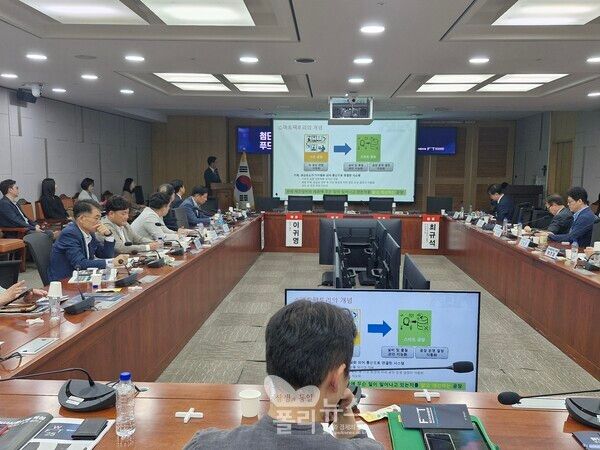 발표자들은 푸드스마트제조 산업의 현황과 전망 및 전략을 발표하며 식품 제조 밸류체인에서의 스마트 기술 적용으로 생산의 자동화와 품질 관리, 유통 과정의 효율 증가 등의 효과를 볼 수 있을 것이라고 분석했다.