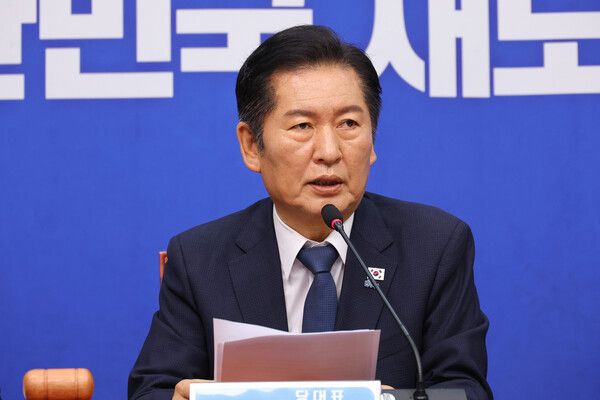 정청래 민주당 대표는 국민의힘 장외투쟁이 열린 21일 자신의 페이스북에 