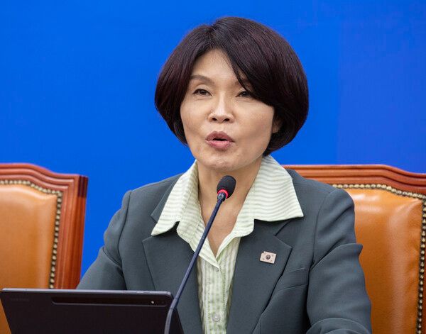 더불어민주당&nbsp;한정애&nbsp;정책위의장이 25일 국회에서 열린 정책조정회의에서 발언하고 있다. [사진=연합뉴스]