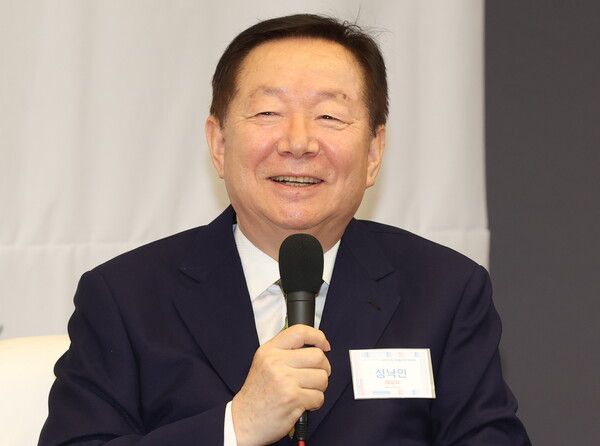 18일 오전 서울 중구 프레스센터에서 열린 제37주년 6.10민주항쟁 기념 '민주주의의 미래를 위한 대토론회'에서 성낙인 전 서울대 총장이 발언하고 있다. [사진=연합뉴스]