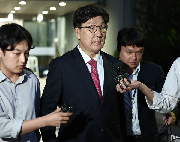 윤석열 정부와 통일교 간 '정교 유착'의 발단으로 지목된 국민의힘&nbsp;권성동&nbsp;의원이 9월 16일 서울 서초구 서울중앙지법에서 열린 구속 전 피의자 심문(영장실질심사)을 마친 뒤 대기 장소인 서울구치소로 향하고 있다. [사진=연합뉴스]