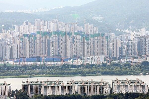 이재명 정부의 첫 부동산 공급 대책이 7일 발표됐다 [사진=연합뉴스]