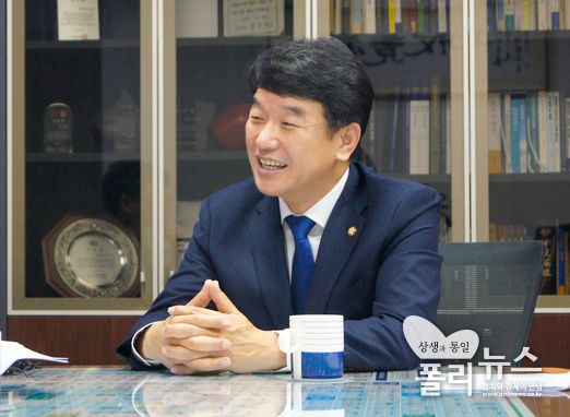 국회 상임위 국토위 위원인 더불어민주당 문진석 의원이 24일 폴리뉴스와 인터뷰에서 